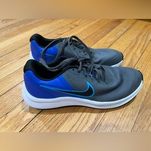 Nike Kids Shoes in Gray and Blue